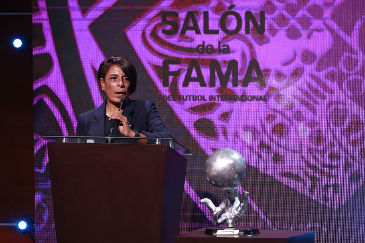 Ronaldinho fue la gran figura de la ceremonia de investidura al Salón de la Fama de la décima generación, en donde los grandes ausentes fueron Raúl González, Roberto Carlos, Fabio Cannavaro y Pia Sundhage.