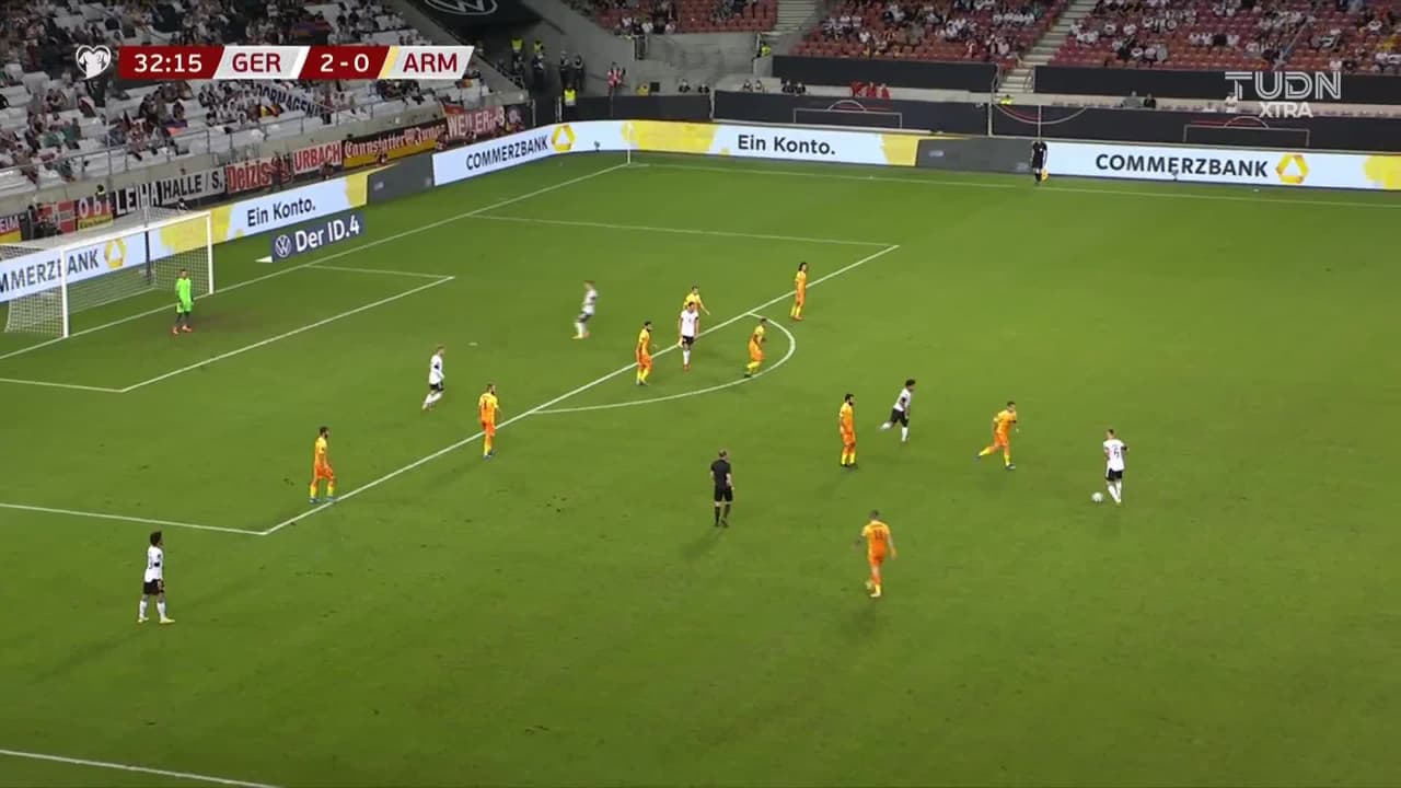 ¡TIRO ATAJADO! disparo por Marco Reus.