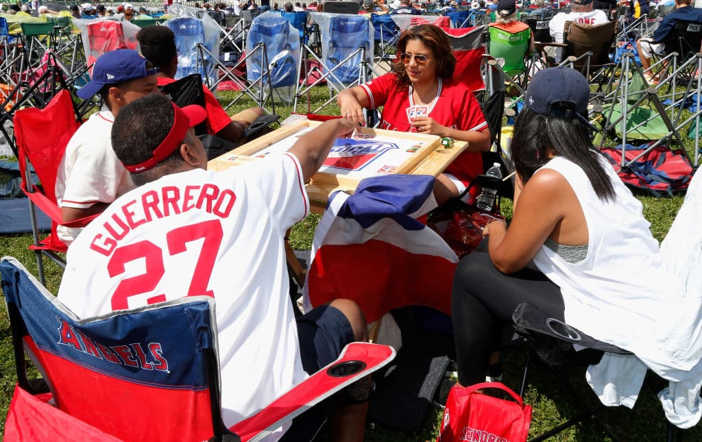 Fanáticos esperan por la inducción de Trevor Hoffman, Jom Thome, Chipper Jones y Vladimir Guerrero al Salón de la Fama del béisbol en Cooperstown, Nueva York.