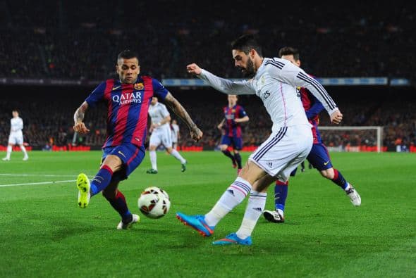 El segundo tiempo mantuvo la tónica con la que cerró el primer tiempo, el Real Madrid dueño del balón frente a un Barcelona letal en las acciones que generaba.