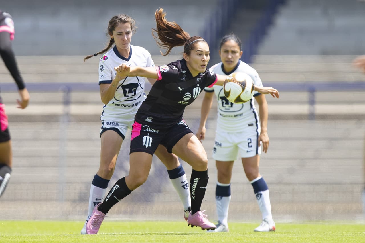 De la mano de Annia Mejía y Mónica Monsiváis Monterrey logra vencer 1-2 a La Pumas y tomar ventaja en la serie.