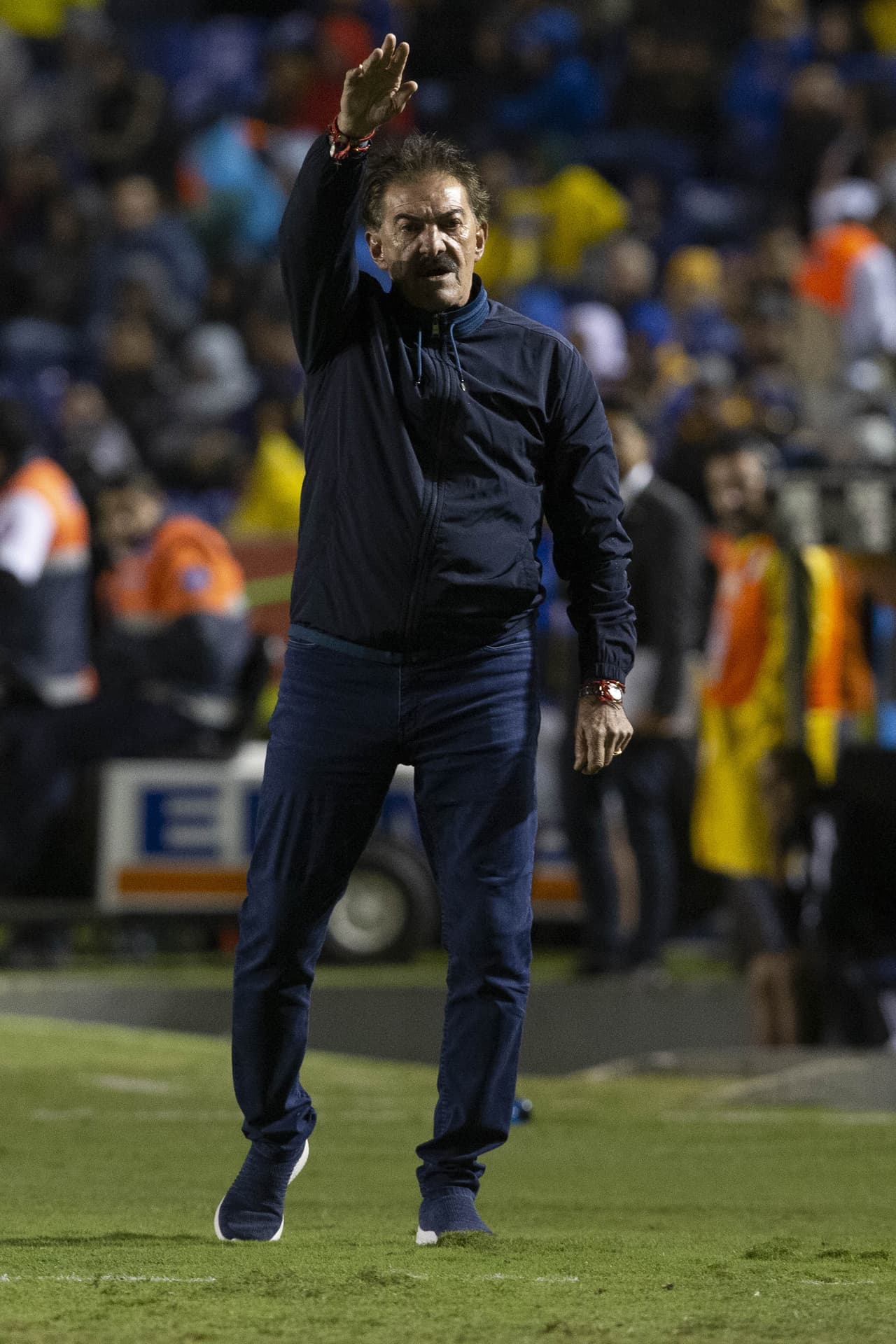 Ricardo La Volpe anuncia su retiro como director técnico