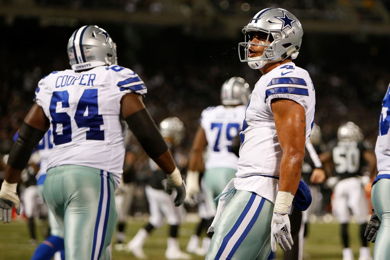 Los Cowboys mantienen viva la esperanza de colarse a los playoffs en la NFL tras vencer 20 - 17 a los Raiders.