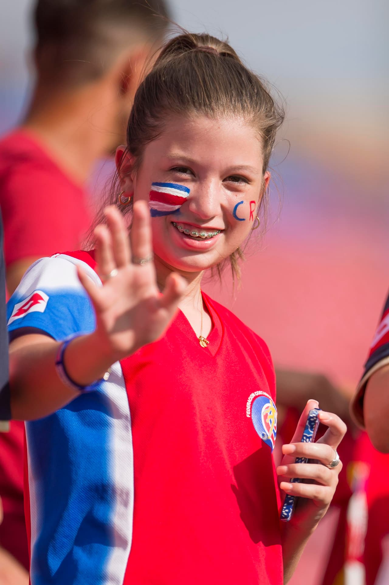 Banderas, rostros pintados y muchos gritos de apoyo fueron la constante entre los pocos aficionados que acudieron al juego entre Costa Rica y Guayana Francesa.