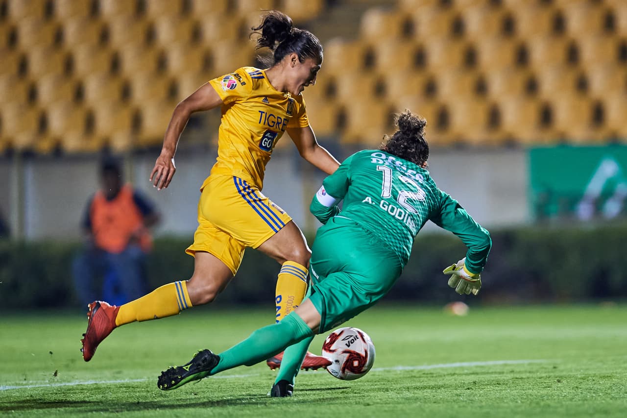 Tigres derrotó al Pachuca con doblete de StephanyMayor y uno más de Ovalle; por 'las Tuzas' descontó Viridiana Salazar. Las de Tigres ya son segundas, con un partido menos que el líder América.
