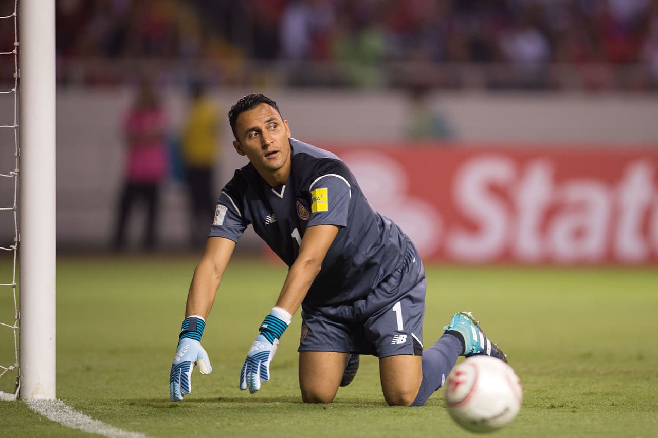 Por momentos, Navas se convertía en protagonista salvando su arco de las embestidas mexicanas.