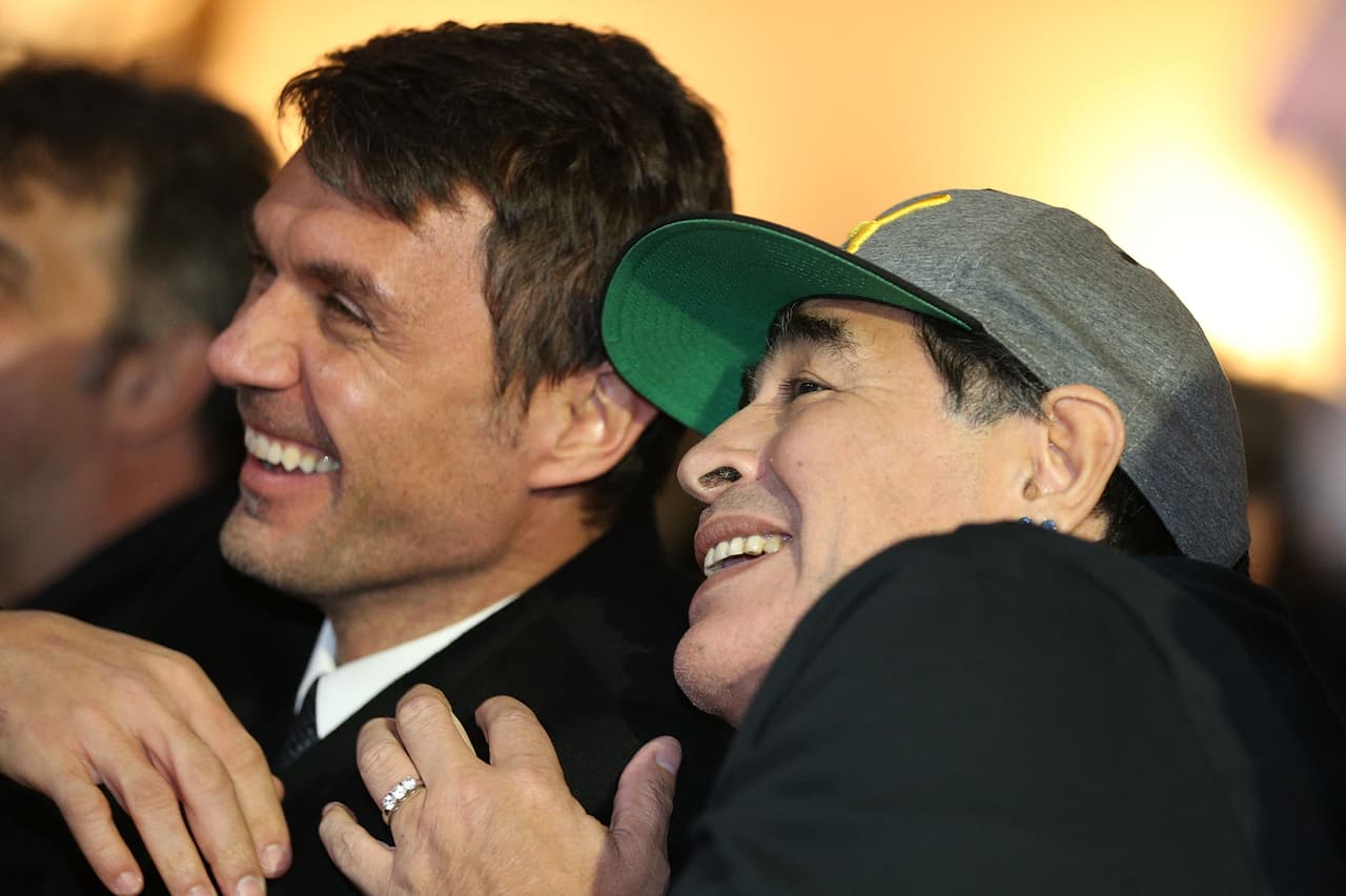 <b>"Seguramente es uno de los jugadores más grandes a los que enfrenté. Maradona estaba a un nivel superior y el resto estábamos muy abajo. Es el mejor de todos los tiempos": </b>Paolo Maldini.