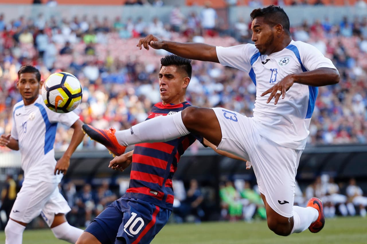 Por la banda derecha, Bryan García fue el encargado de llevar peligro al área del Team USA.