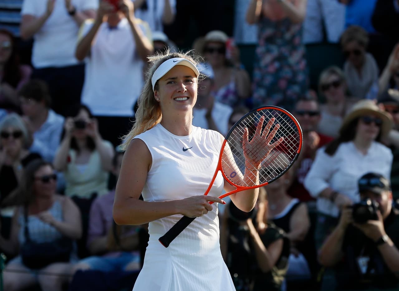 La ucraniana Elina Svitolina también fue eficaz para imponerse contra la italiana Francesca Schiavone con parciales 6-3, 6-0.