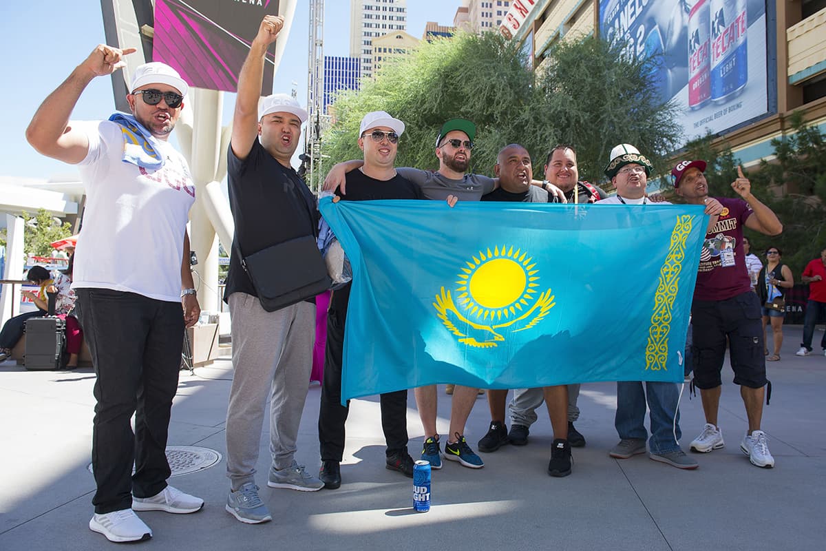 Foto de accion durante el pesaje oficial previo a la pelea Saúl "Canelo" Álvarez vs Gennady Golovkin 2 realizado en el MGM Hotel Casino en Las Vegas, Nevada. Action photo during the official weigh-in prior to the fight Saul "Canelo" Álvarez vs. Gennady Golovkin 2 performed at the MGM Hotel Casino in Las Vegas, Nevada. EN LA FOTO: