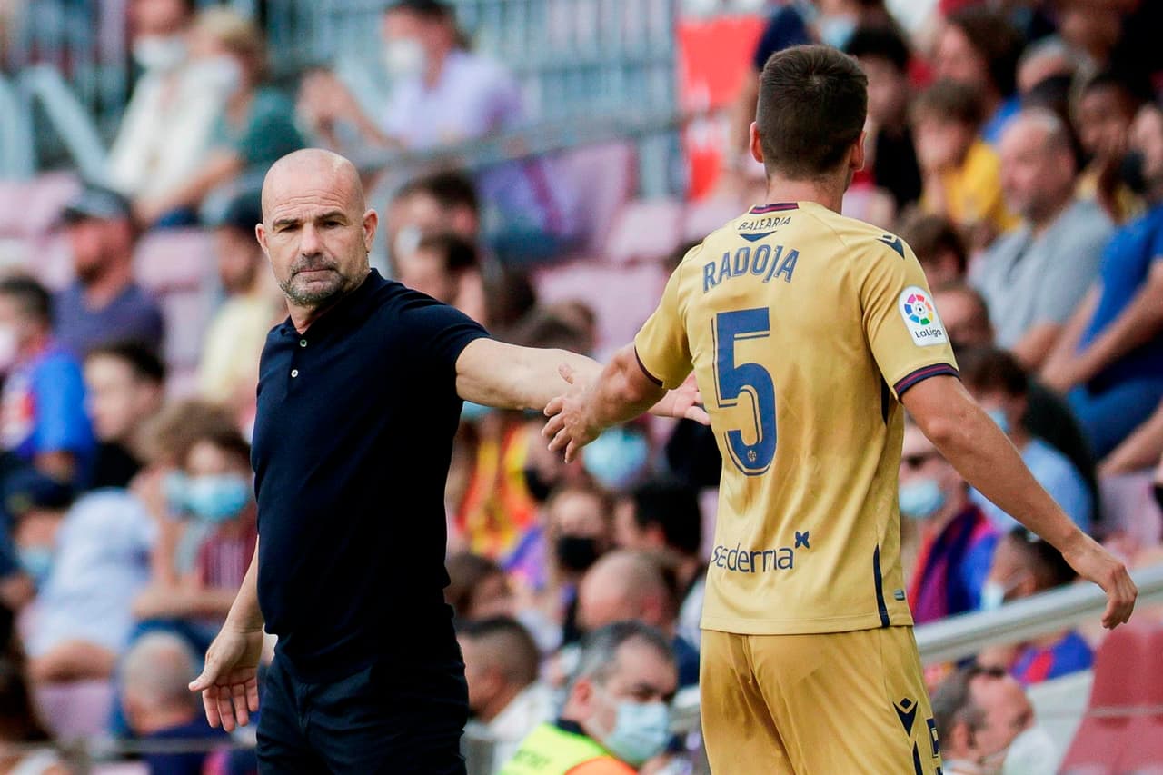 Barcelona derrota 3-0 al Levante con goles de Memphis Depay de penalti, Luuk de Jong y Ansu Fati, quien estuvo 10 meses fuera por lesión, regresó a las canchas, durante la Jornada 7 en La Liga.