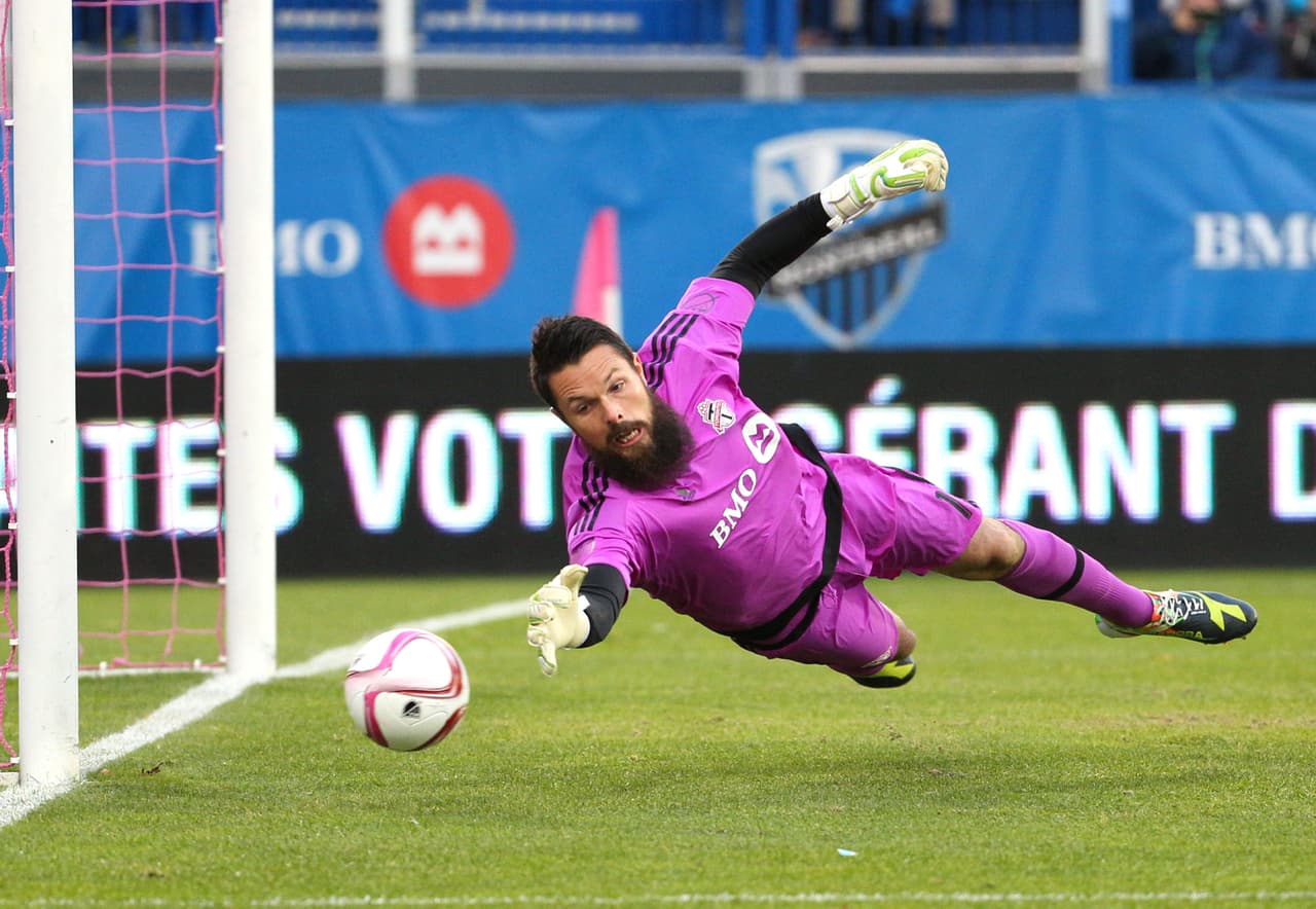 El 'Barba' Chris Konopka y una buena salvada para el Toronto FC.