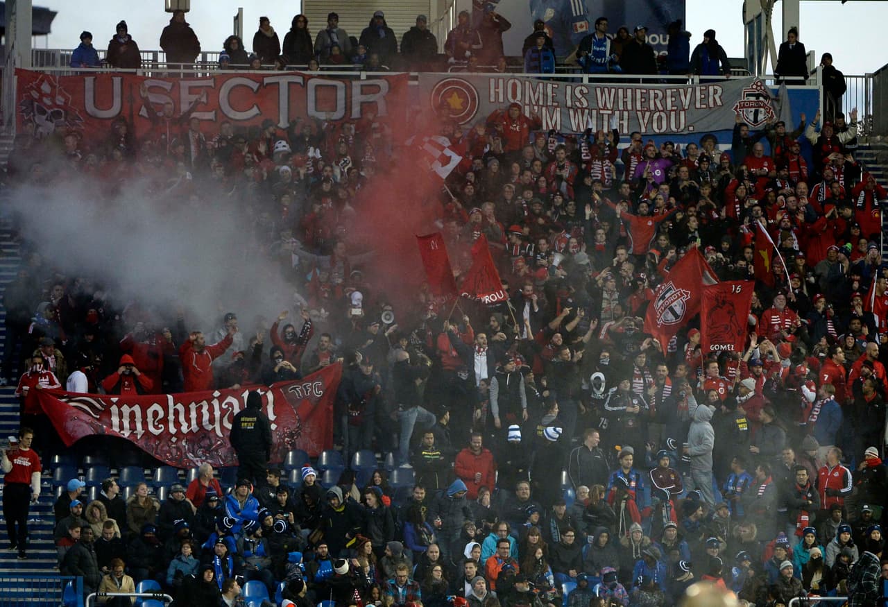 Así se viven los clásicos en Canadá: mucho color, aficiones mezcladas y con gran fútbol en el campo.