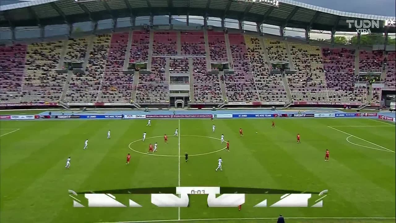 Arranca el partido y la pelota está en juego.