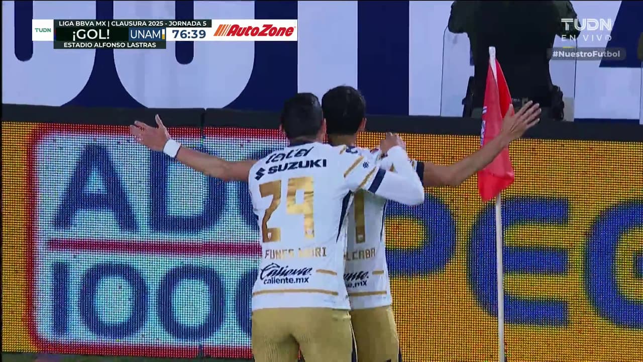 ¡Gol del Pumas! Ruvalcaba no deja de pelear el balón y mete el 3-2