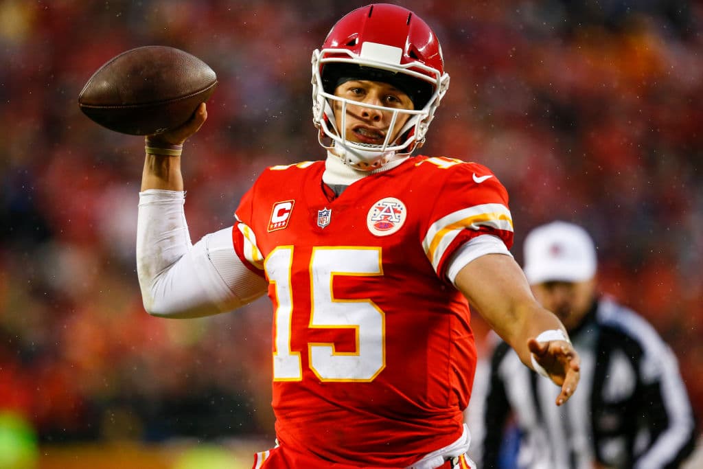 El candiadto número 1 a ser MVP de la NFL, Patrick Mahomes, lideró a la Liga en yardas (5097) y en pases de TD (50). Fue capaz de romper el hechizo ante Colts en Playoffs, ¿podrá con Brady también?