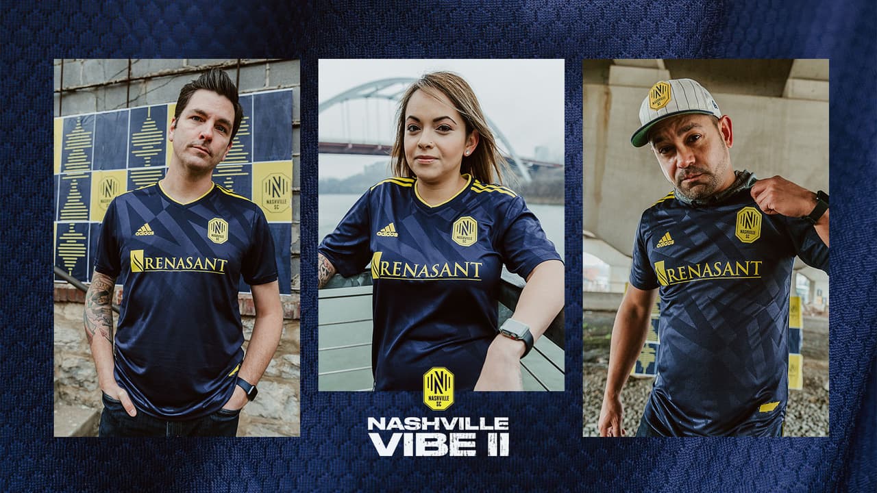 La playera en azul acústico con tonos en dorado está insipirada en el ritmo de Nashville, el ritmo del deporte del fútbol y las cualidades sonoras de 'la Ciudad de la Música'.
<br>
<br>