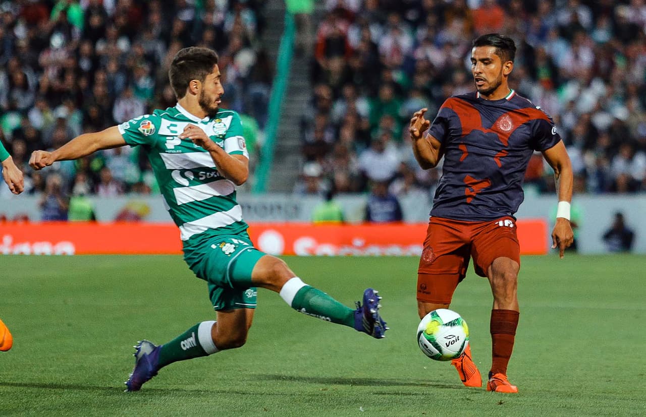 Tan clara fue la empresa del Santos que al final Guadalajara los superó en proporción de 59-41 por ciento en la posesión del esférico, era obvia la idea de Salvador Reyes Jr.