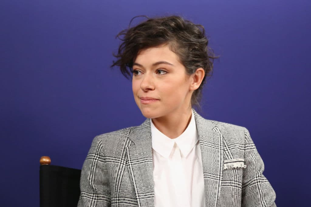 Ambientada en la continuidad del MCU, la serie de comedia de superhéroes en sí gira en torno al personaje principal, Jennifer Walters (Maslany).