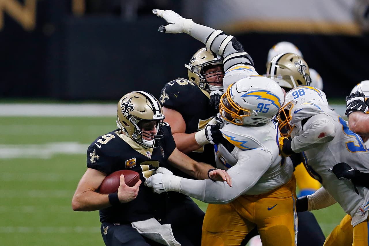 Drew Brees comanda un impresionante regreso en casa frente a los Chargers y vencen en los tiempos extras 27-30.
