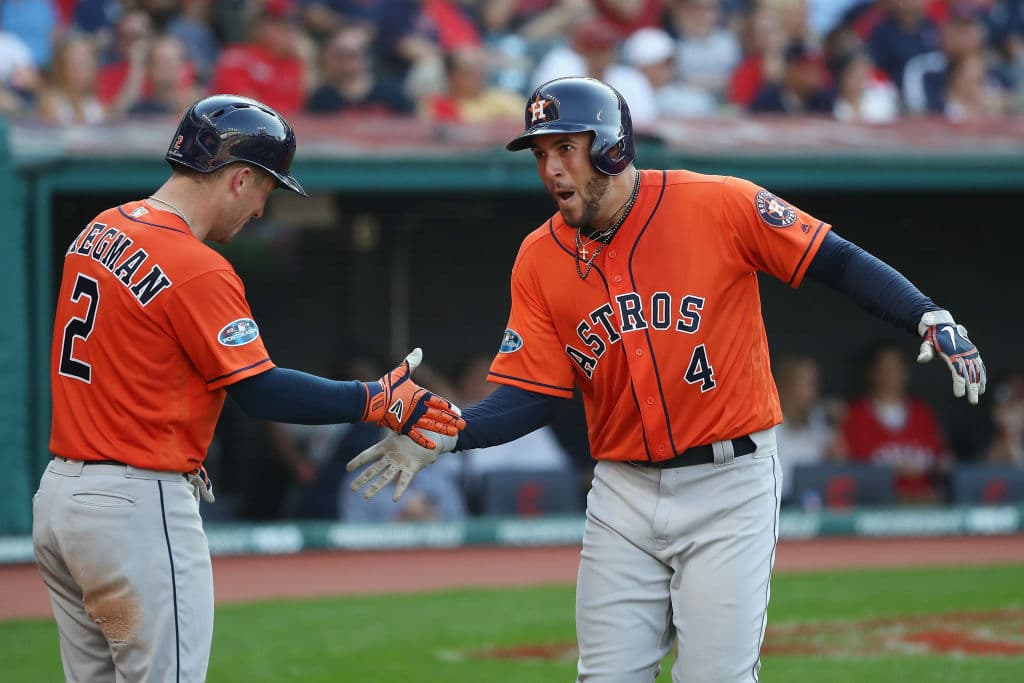 En la octava entrada Springer volvió a volarse la barda, un jonrón solitario para poner 5-2 la pizarra. En ese inning Houston anotaría seis carreras más para ampliar a 10-2 el margen.