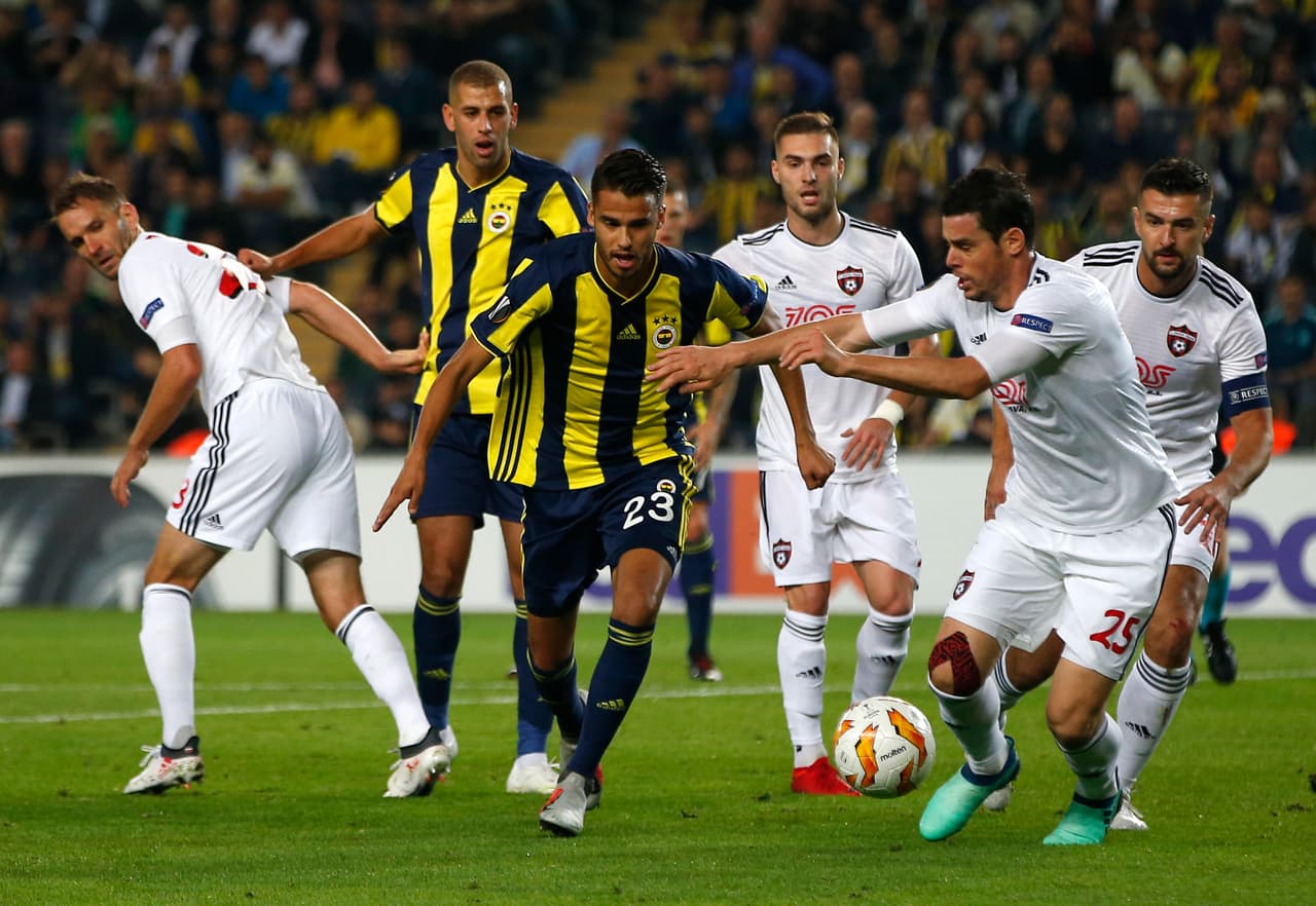 Diego Reyes fue titular con el Fenerbahce en el empate sin goles con Istanbul en Turquía, fue su sexto partido y fue amonestado (dos de Europa League y cuatro de la SuperLiga).