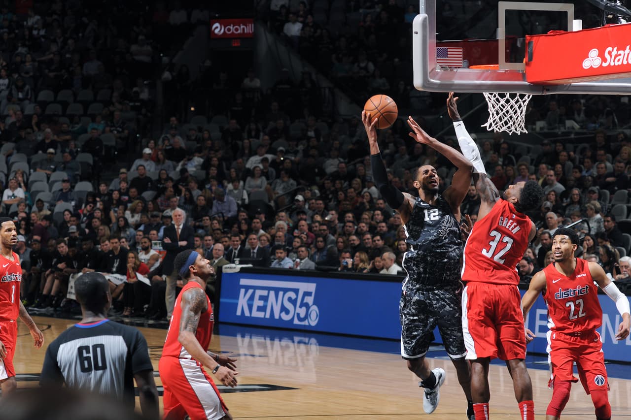 Wizards 119-132 Spurs: LaMarcus Aldridge consiguió 30 puntos, nueve rebotes y seis asistencias para halar a los de San Antonio en el AT&T Center en un nuevo triunfo que deja a los Spurs en 29-22 ocupando el sexto lugar del Oeste.