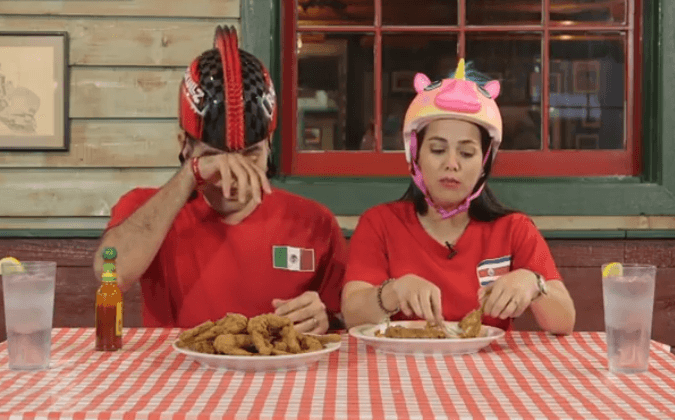 Un delicioso platillo de ancas de rana degustaron los participantes de la Carrera de la Copa Oro en el episodio 9 en Nashville, Tennessee.