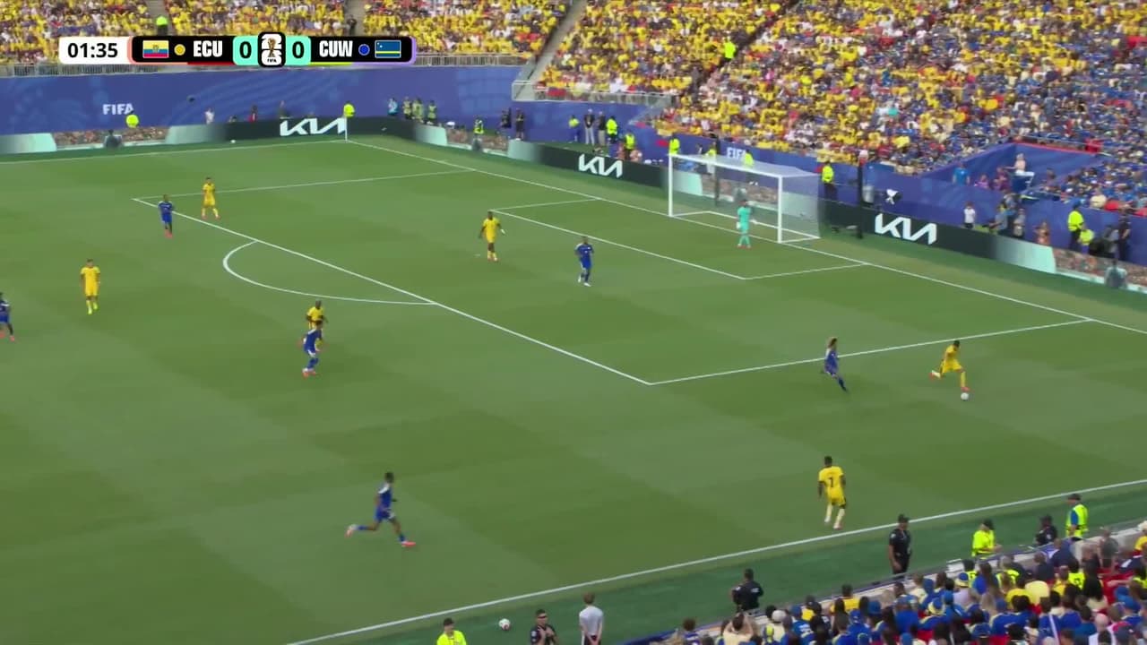 ¡TIRO ATAJADO! disparo por Enner Valencia.