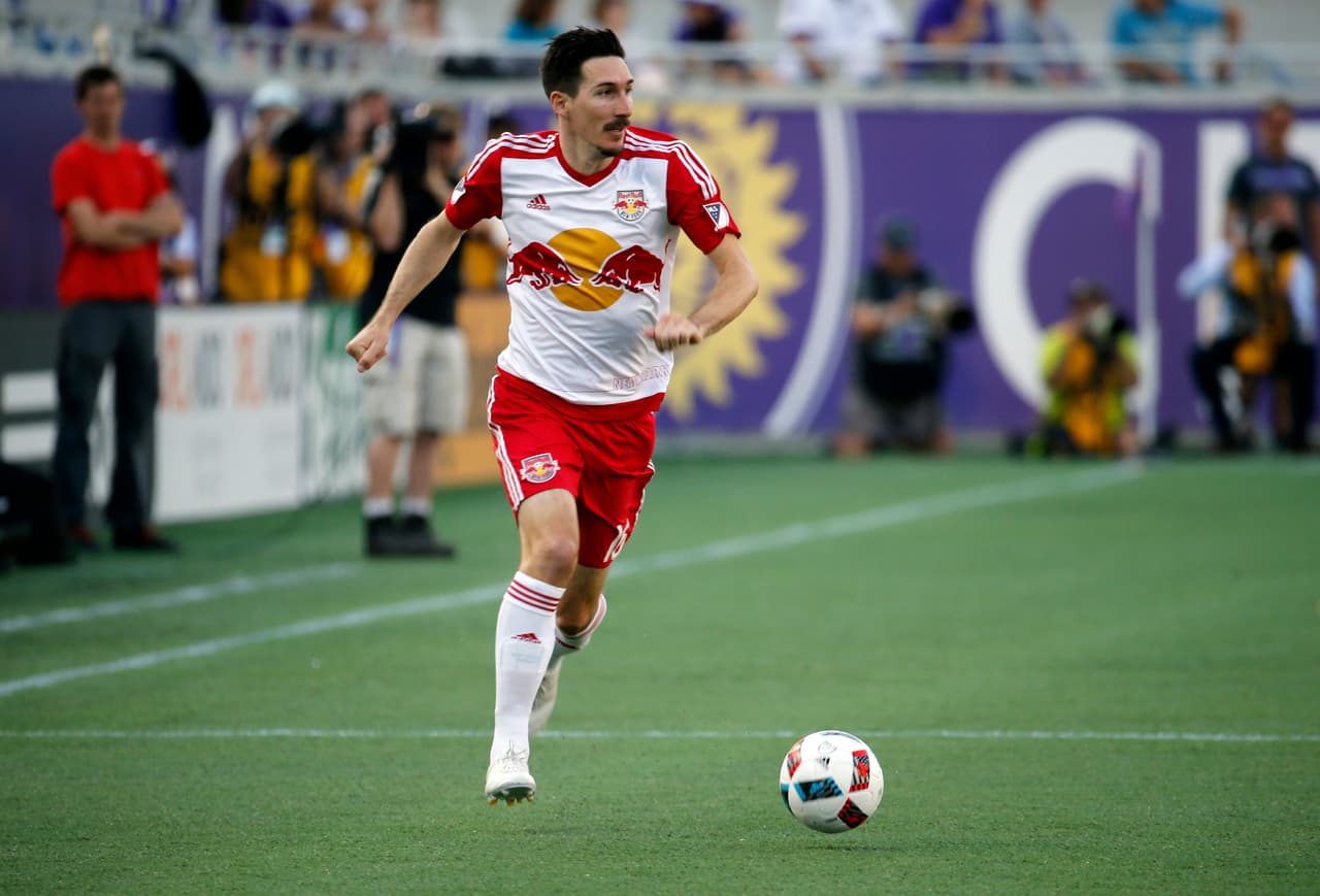 SACHA KLJESTAN (MED) | Está, seguramente, en su mejor nivel desde que llegó a la MLS y fue el creador de juego de los New York Red Bulls en el empate a uno ante Orlando City SC.