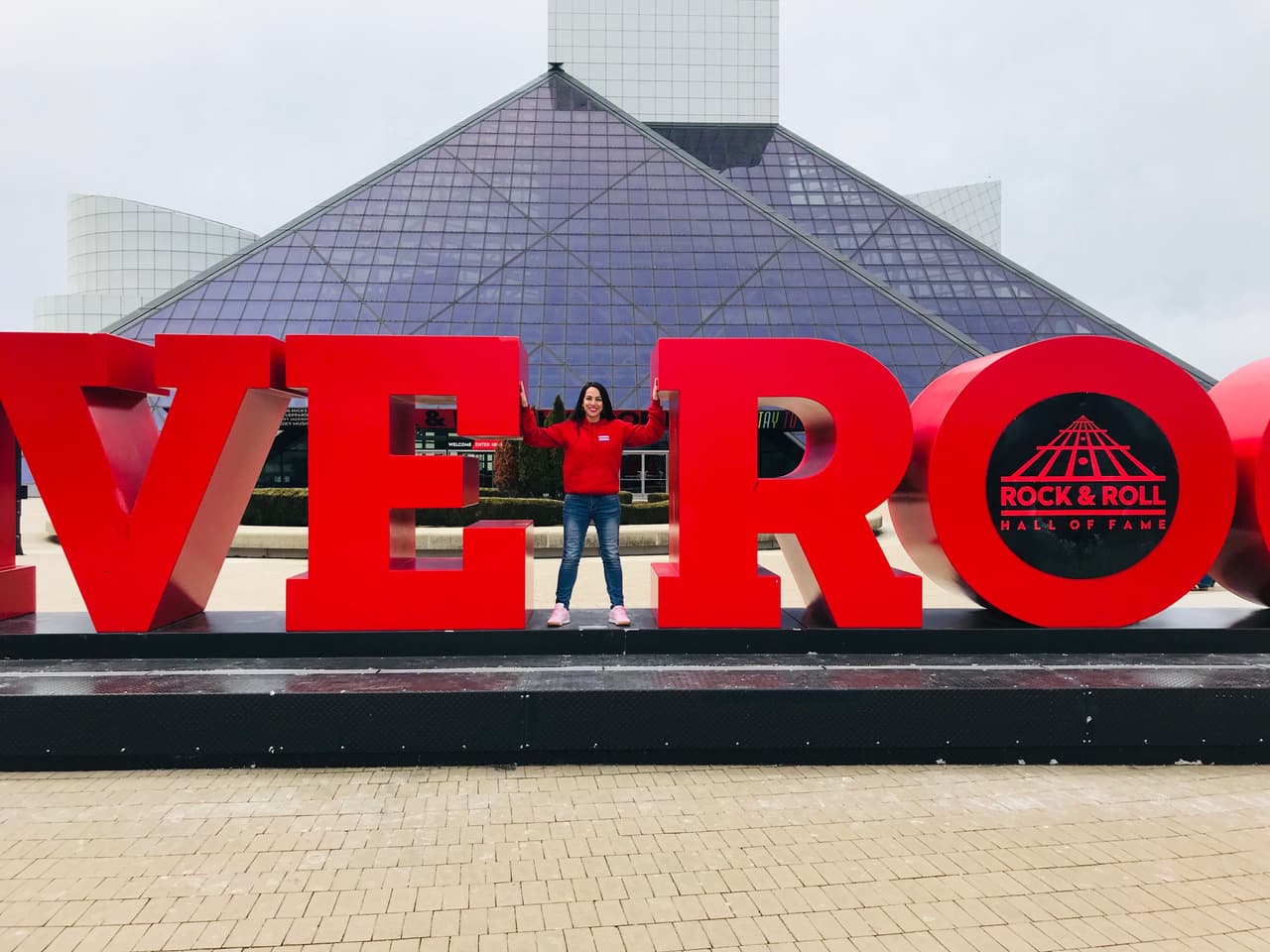 Los participantes de la Carrera de la Copa Oro se disfrutaron el paso de nuestro reality por la segunda ciudad más grande del Estado de Ohio. Pasaron por Rock and Roll Hall of Fame y luego por los estudios de Univision.
