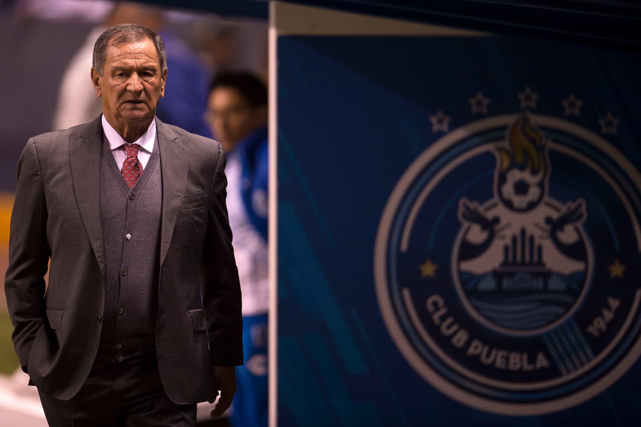 Enrique 'Ojitos' Meza tiene la encomienda de alejar de la zona del descenso a los poblanos.