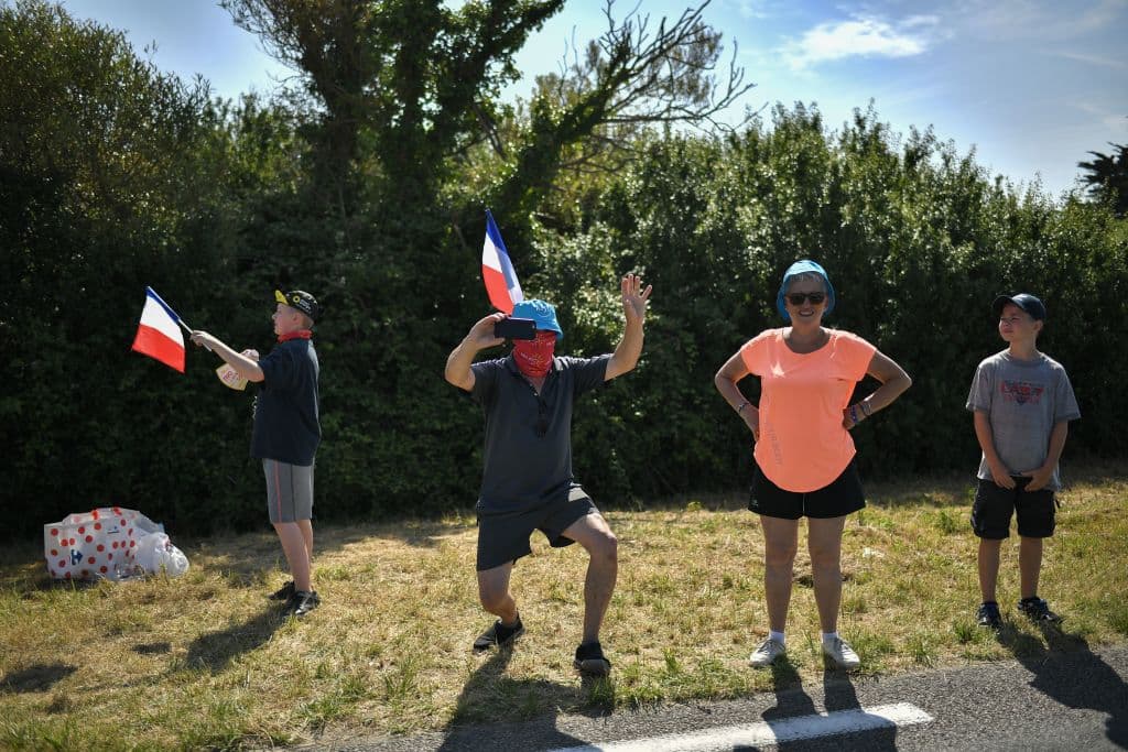 Más de 10.000 policías, 13.000 gendarmes y 6.000 bomberos forman parte este año del dispositivo de seguridad del Tour de Francia ante los seguidores.