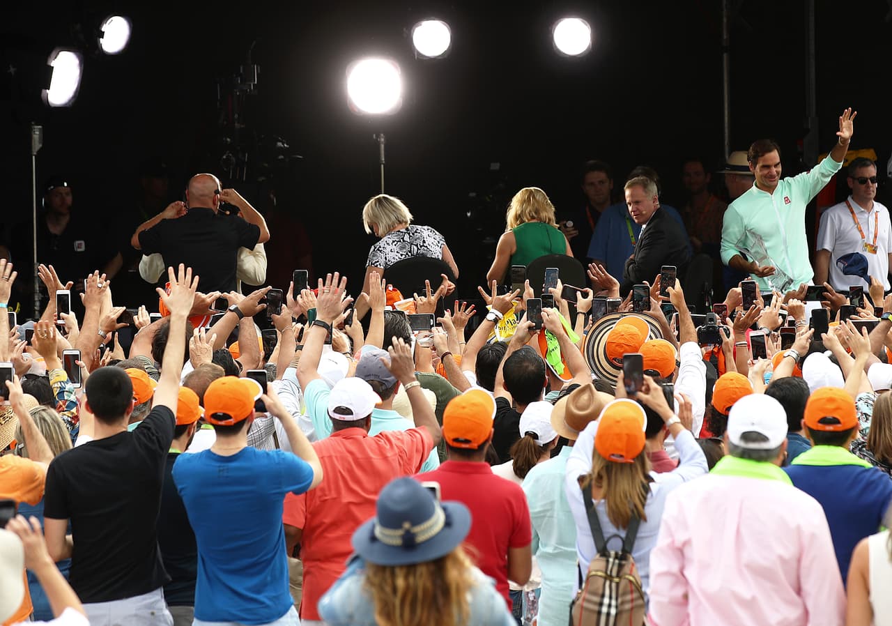 Luego de presumir su trofeo, Federer acudió a un set de televisión para dar su opinión tras el triunfo 101 de su productiva carrera.