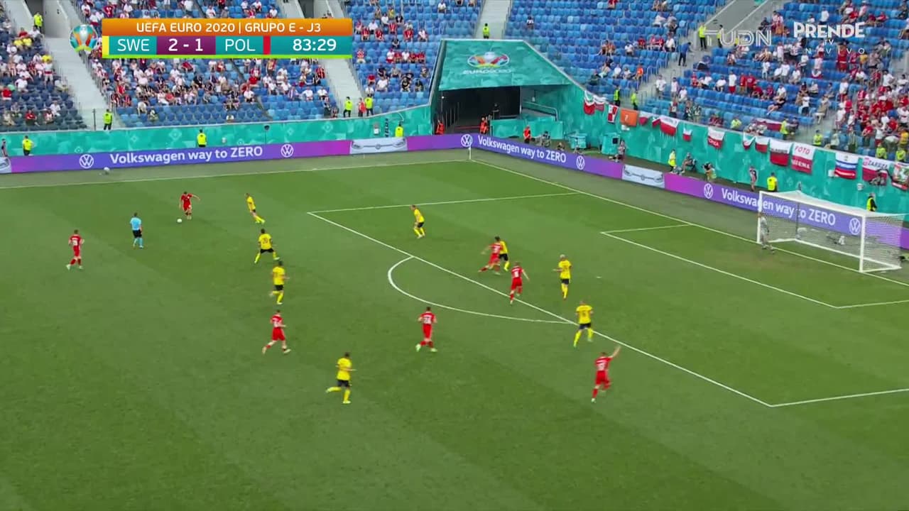 ¡GOL!  anota para Polonia. Robert Lewandowski