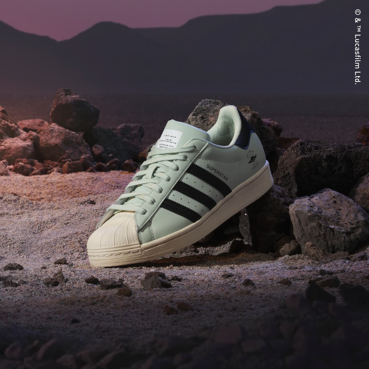 adidas Originals se ha asociado con socios creativos deStar Wars, para presentar una colección temática específicamente en torno a 'The Mandalorian'.