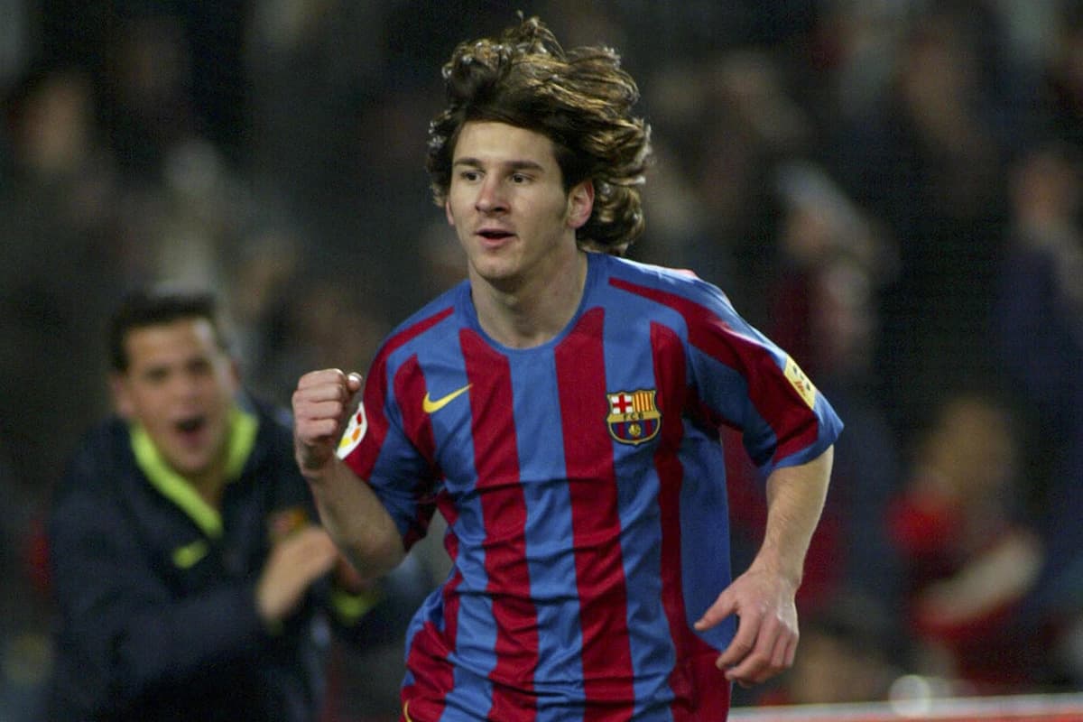 Debut de Messi en el 2005 con el Barcelona, frondosa cabellera.