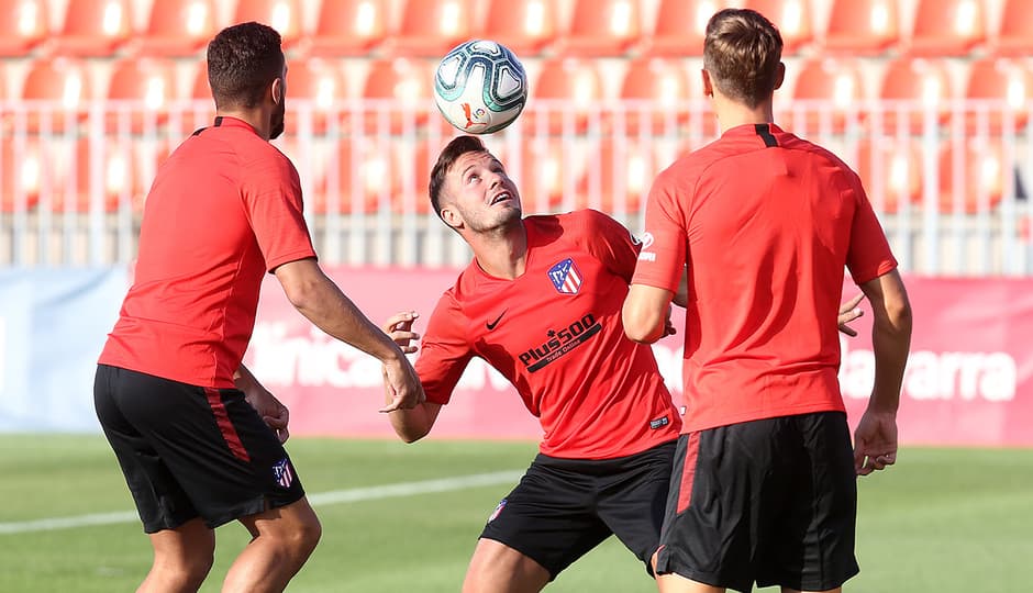 A pesar de que aún no ha sido presentado de manera oficial ante la prensa y la afición, Héctor Herrera participó en su primer entrenamiento con el Atlético de Madrid al mando de Diego Simeone. Además del mexicano, estuvo presente Felipe, quien también llegó desde el F.C. Porto.