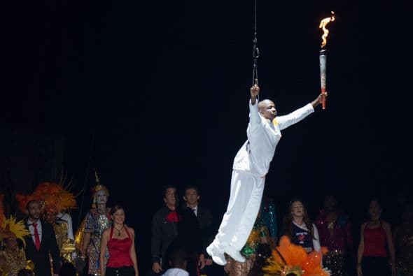 Los XVII Juegos Panamericanos quedaron inaugurados con una espectacular ceremonia y el desfila de las 41 naciones que participaran en Toronto, Canadá.