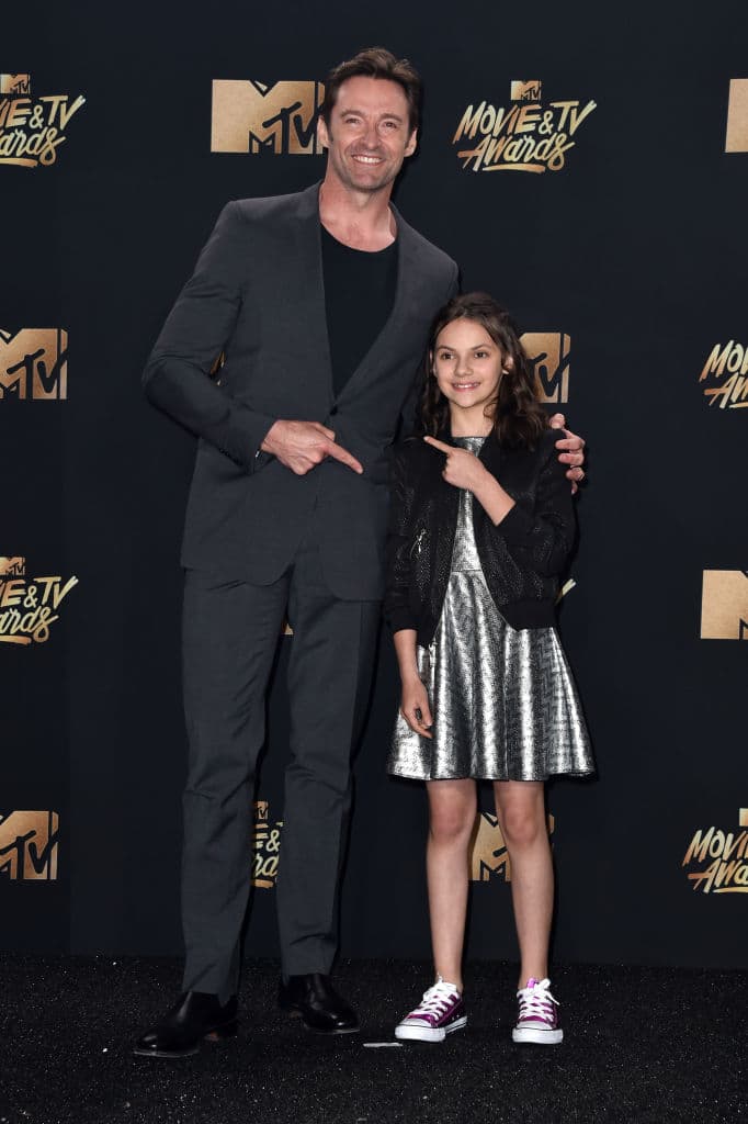 La historia cambia cuando Logan encuentra a una joven mutante y hará todo lo posible por protegerla.
<br>