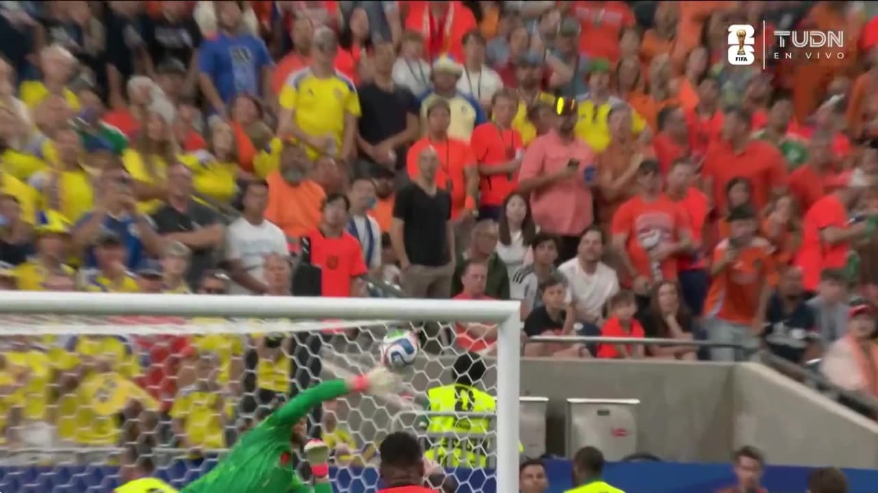 ¡Verbruggen se hace enorme! Atajadón brutal ante Alexander Isak