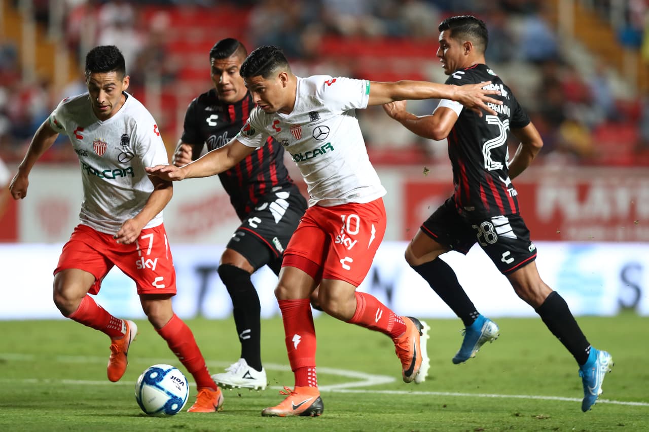 En la primera parte el conjunto local mostró superioridad en la cancha pero no lo reflejó en la pizarra tras un discreto 1-0 en los primeros 45 minutos.