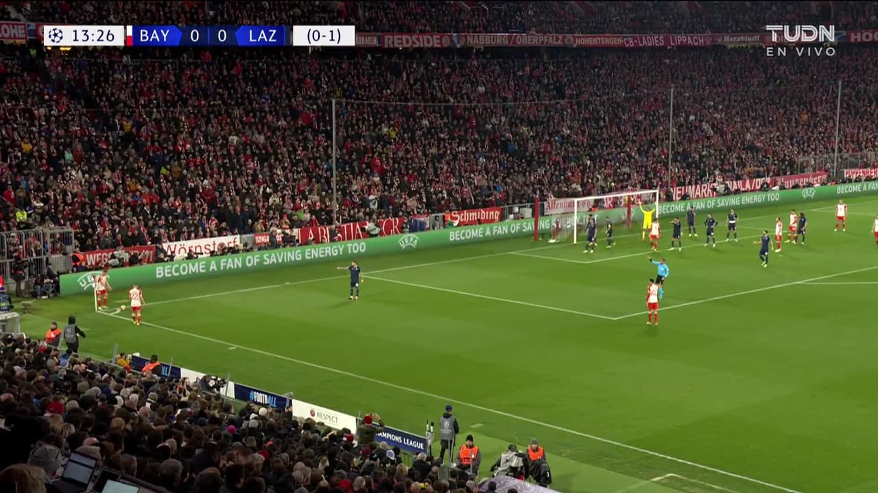 ¡TIRO ATAJADO! disparo por Jamal Musiala.