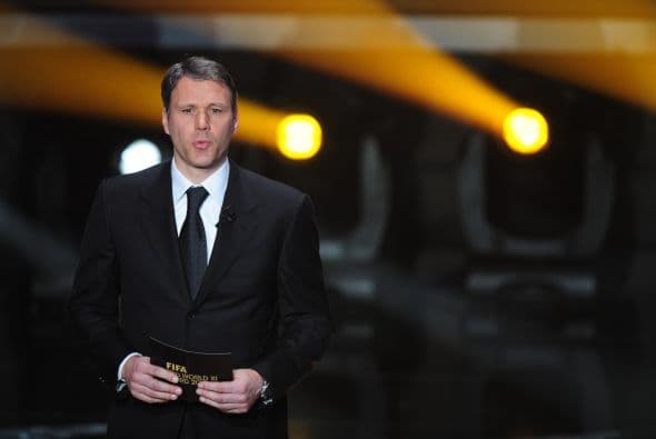 La vieja figura del balompié holandés Marco van Basten fue el encargado de dar a conocer los nombres.