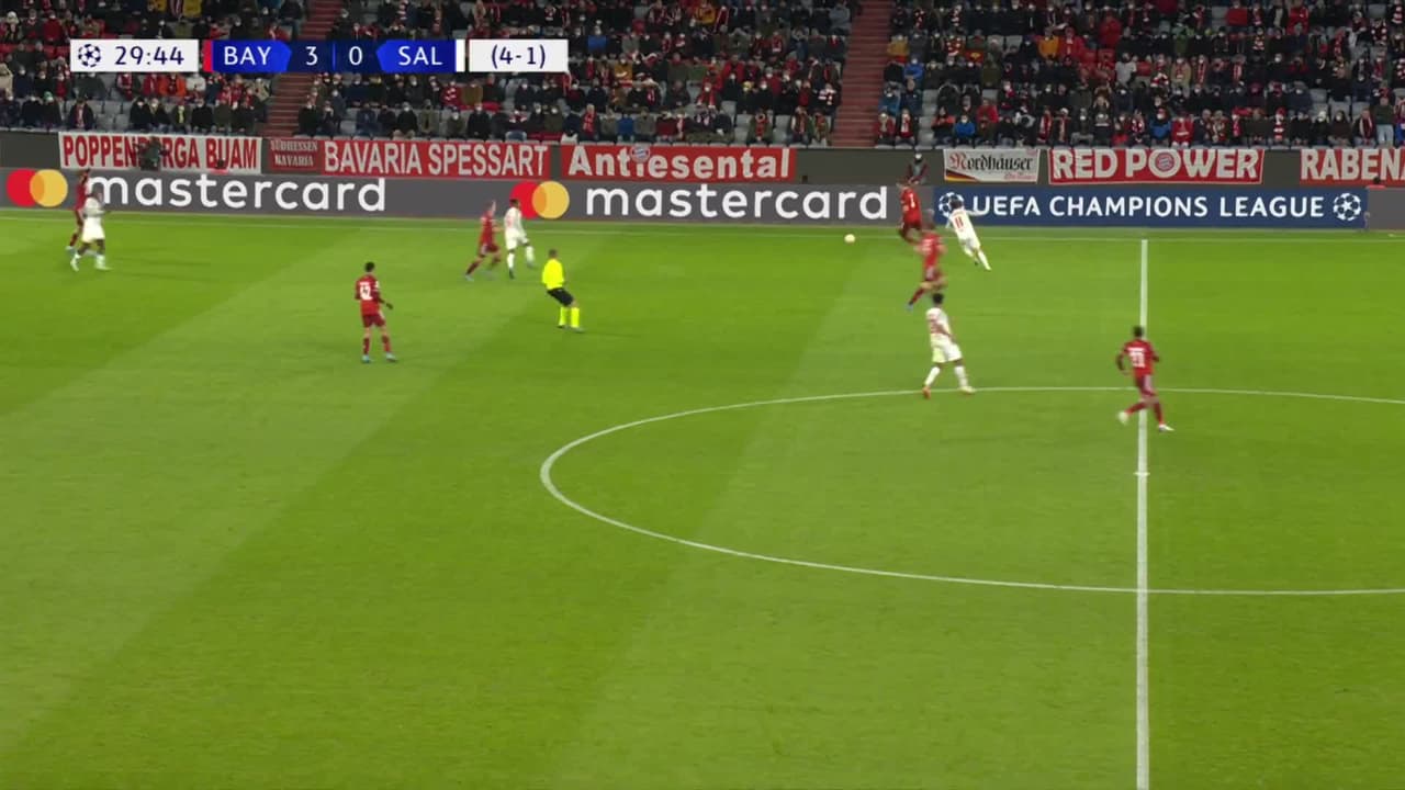 ¡GOL!  anota para FC Bayern München. Serge Gnabry