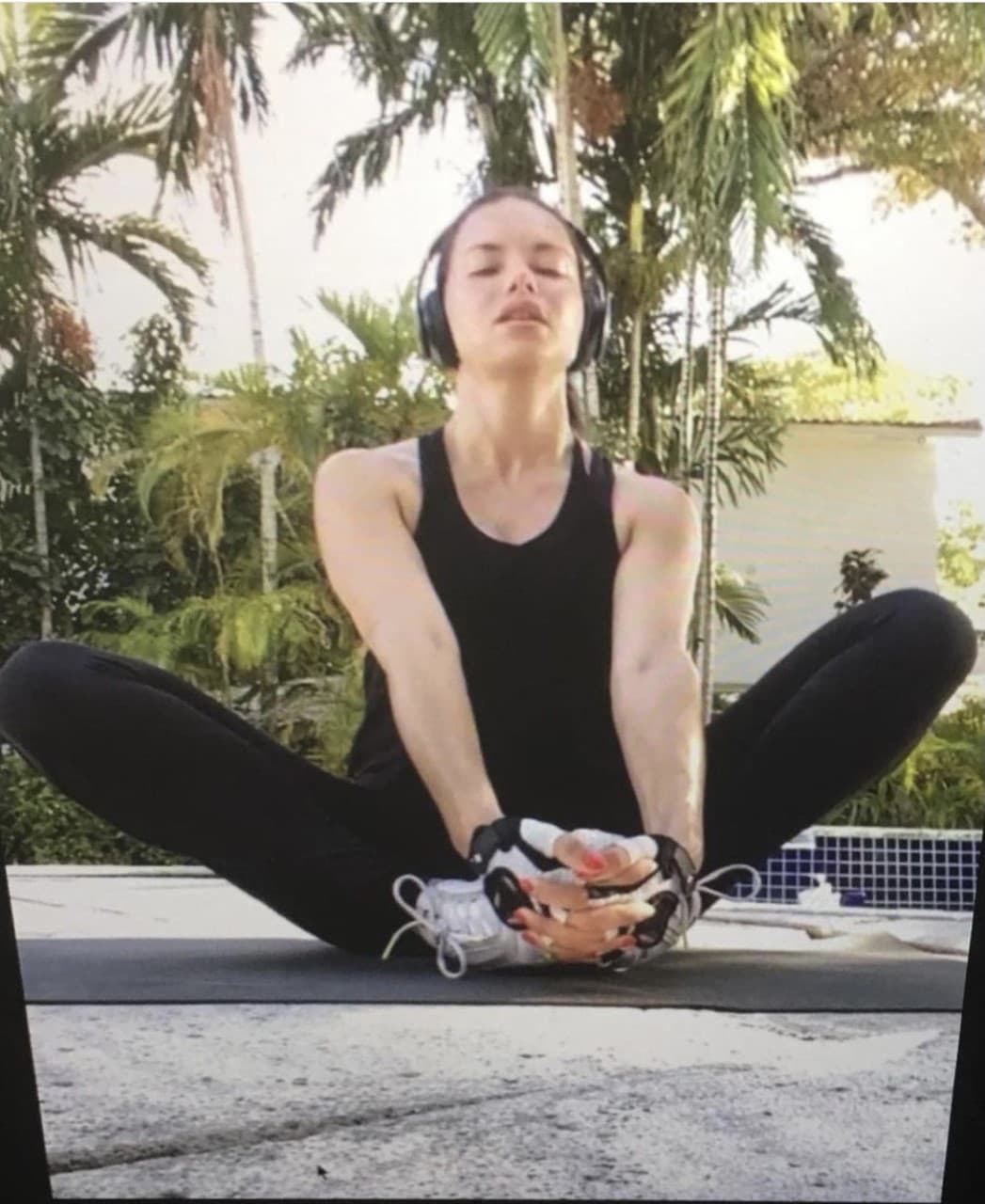 La ex-angel de Victoria Secret, continúa portando y trabajando una envidiable rutina a través de diferentes tipos de ejercicio.