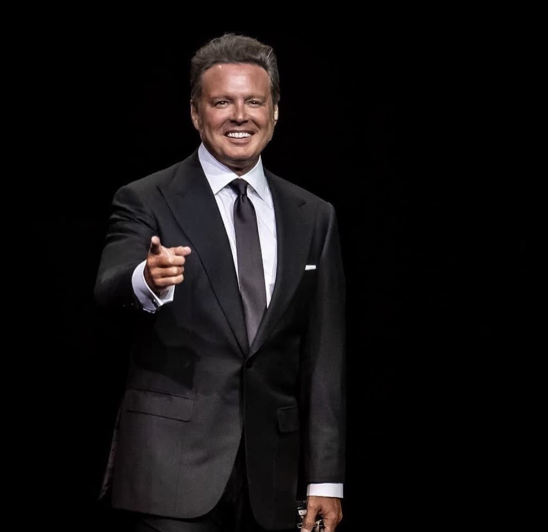 El cantante lo reveló durante una entrevista: “Es una situación complicada, pero tienen que pensar que yo empecé a los 9 años con esta carrera: con la música, los decibeles, los conciertos… Entonces son más de 30 años expuesto a sonidos muy fuertes. Tuve que pasar por un tratamiento y afortunadamente ya estoy mejor".
<br>