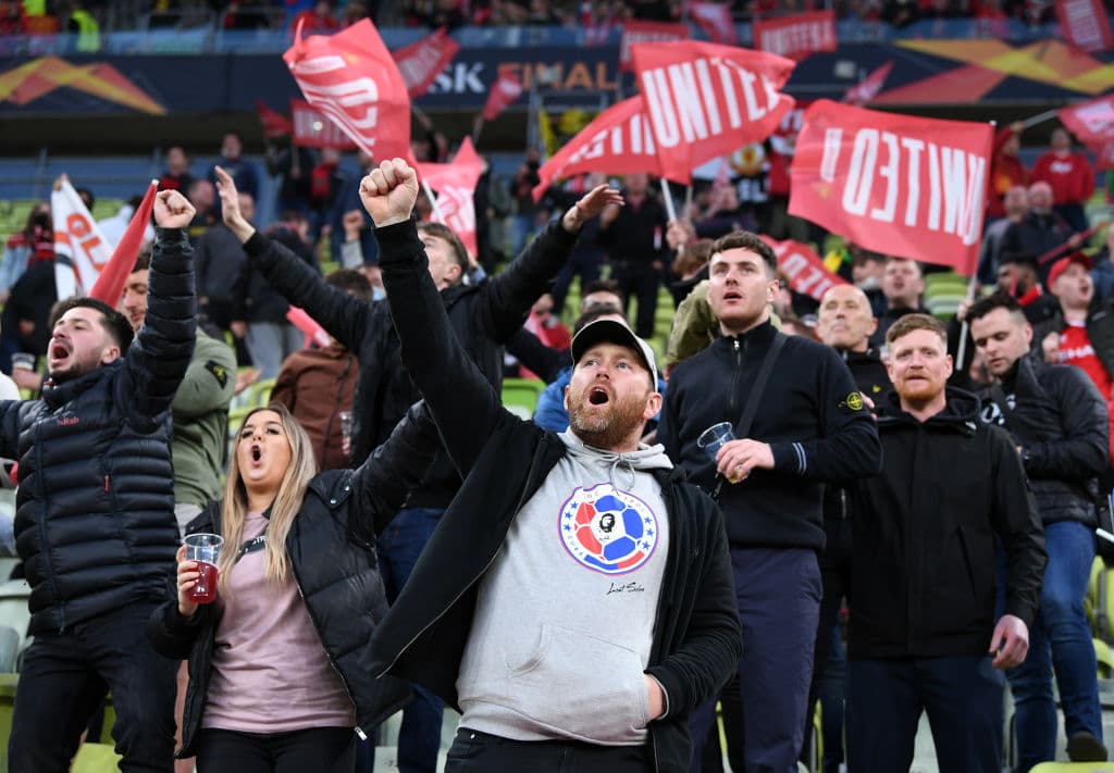 Fanáticos del Manchester United y Villarreal se dieron cita en Old Town previo a la final de la UEFA Europa League para calentar motores y divertirse antes del choque entre estos dos equipos en la Gdansk Arena.