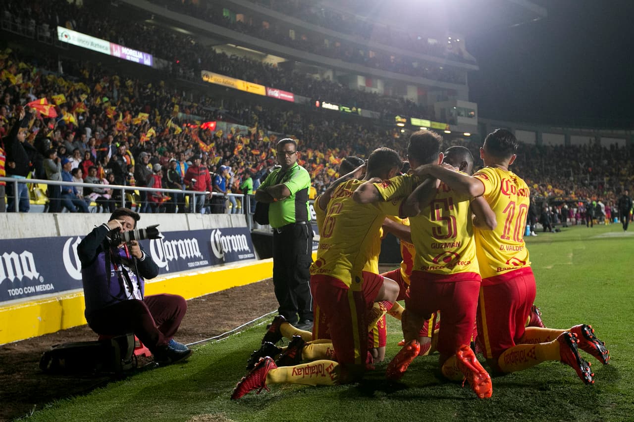 Con 23 puntos, 
<b>Morelia </b>está tambaleando en su objetivo de avanzar a la 'Fiesta grande' sobre todo después de perder con Toluca. Con un triunfo dejarán de preocuparse, por lo que ante Cruz Azul y Necaxa lo pueden sufrir.