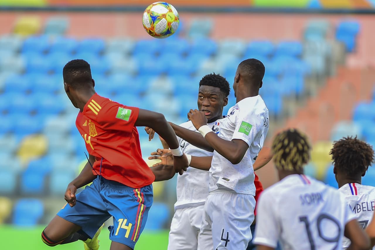 España 1-6 Francia. Valera abrió el marcador por La Roja; Kouassi ,Mbuku , Lihadji, Pembele, Rutter y Aouchiche anotaron para los galos.
